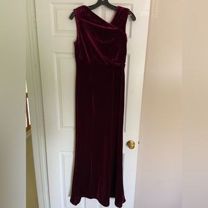 Adrianna Papell vintage elegance in rich burgundy velvet size 6.